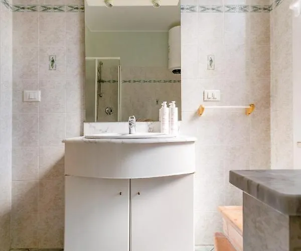 Bright With Balcony By Wonderful Italy Apartment *